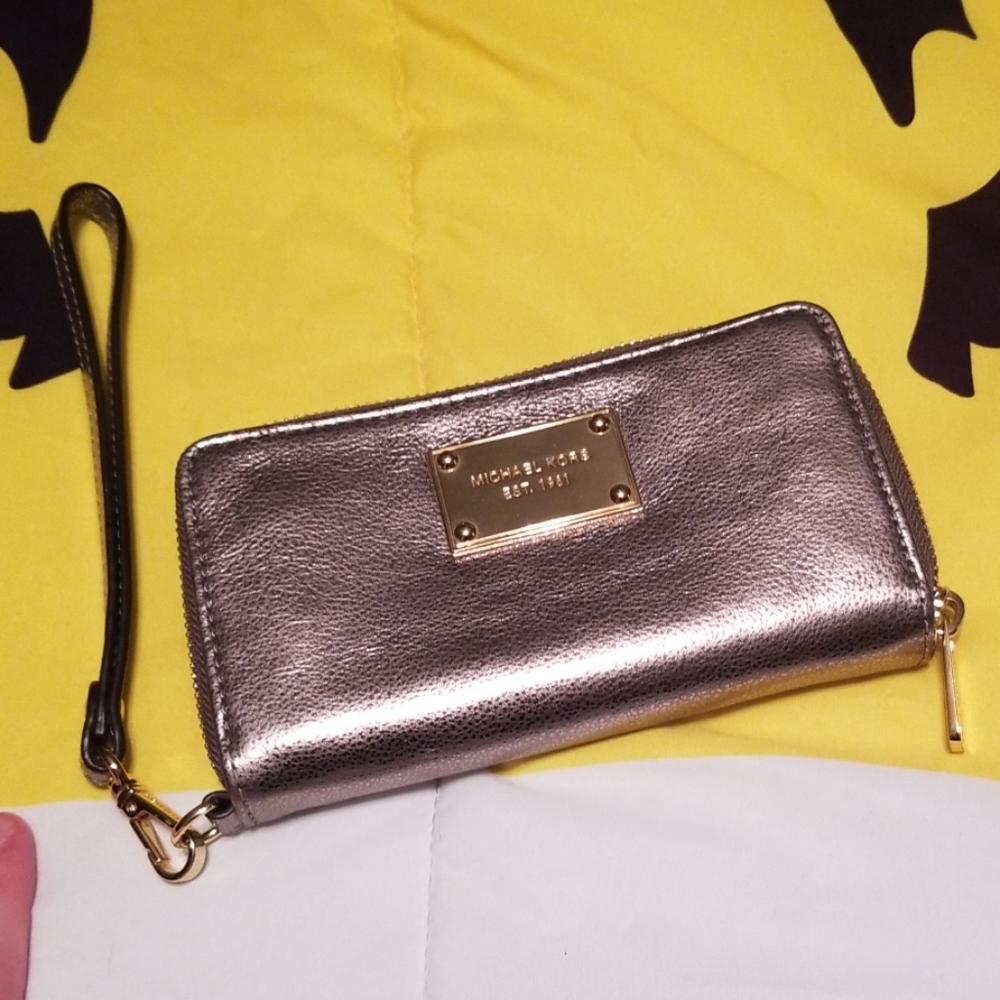 Michael Kors wristlet